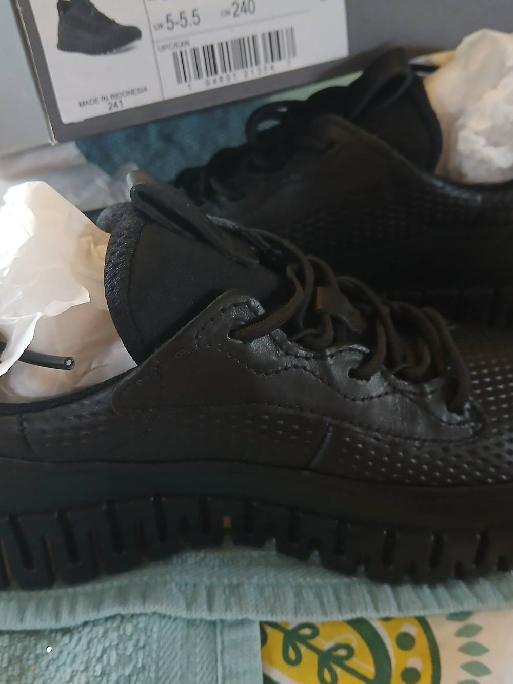 NIB Ecco 7.5 Black Perforated Athletic Sneaker 38 - Picture 2 of 3